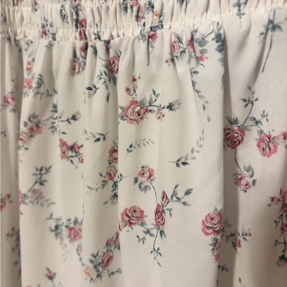 Elegant Floral Midi Dress - Picture 3 of 3